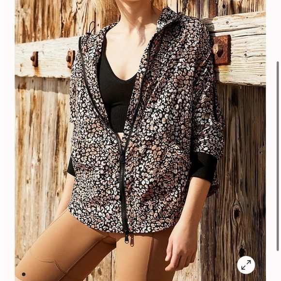 NWOT Free People Movement Printed Run Wild Jacket. Size Medium - Picture 1 of 11